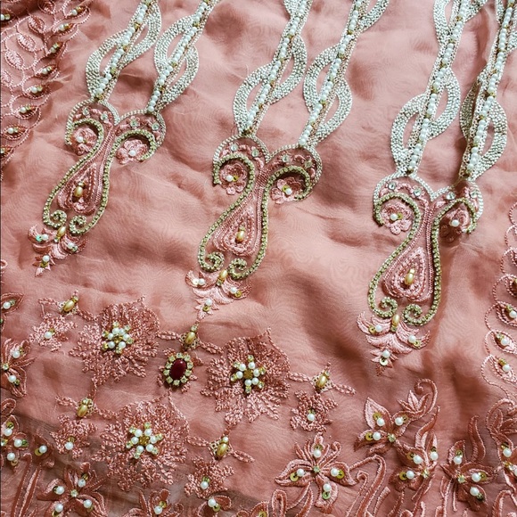 Gorgeous two piece Salwar kameez - Picture 4 of 11